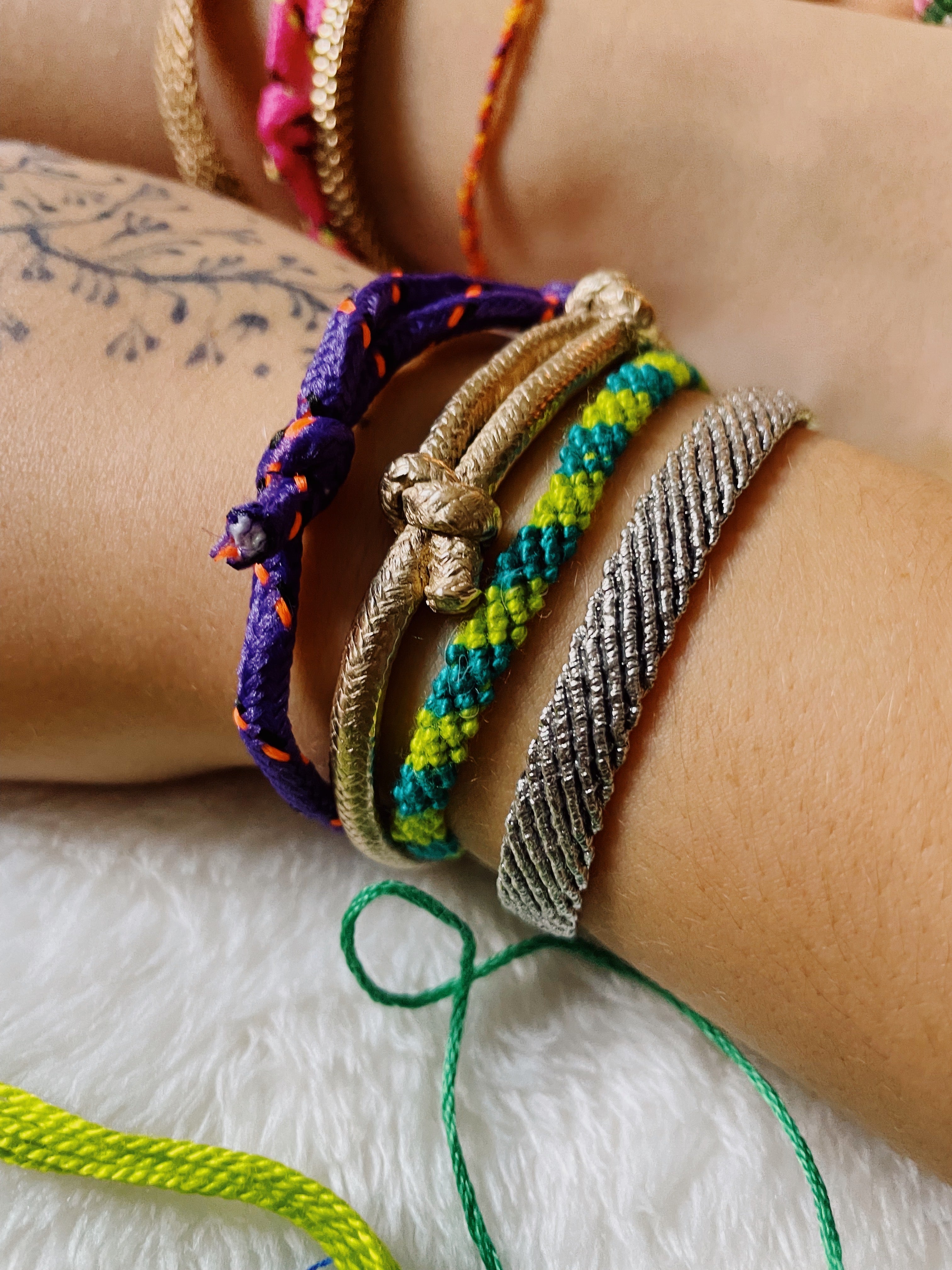 TU GIOCHI - Bracciali dell'Amicizia - Creazioni fai da te – On Line Happy Casa Store TU GIOCHI - Bracciali dell'Amicizia - Creazioni fai da te – On Line Happy Casa Store