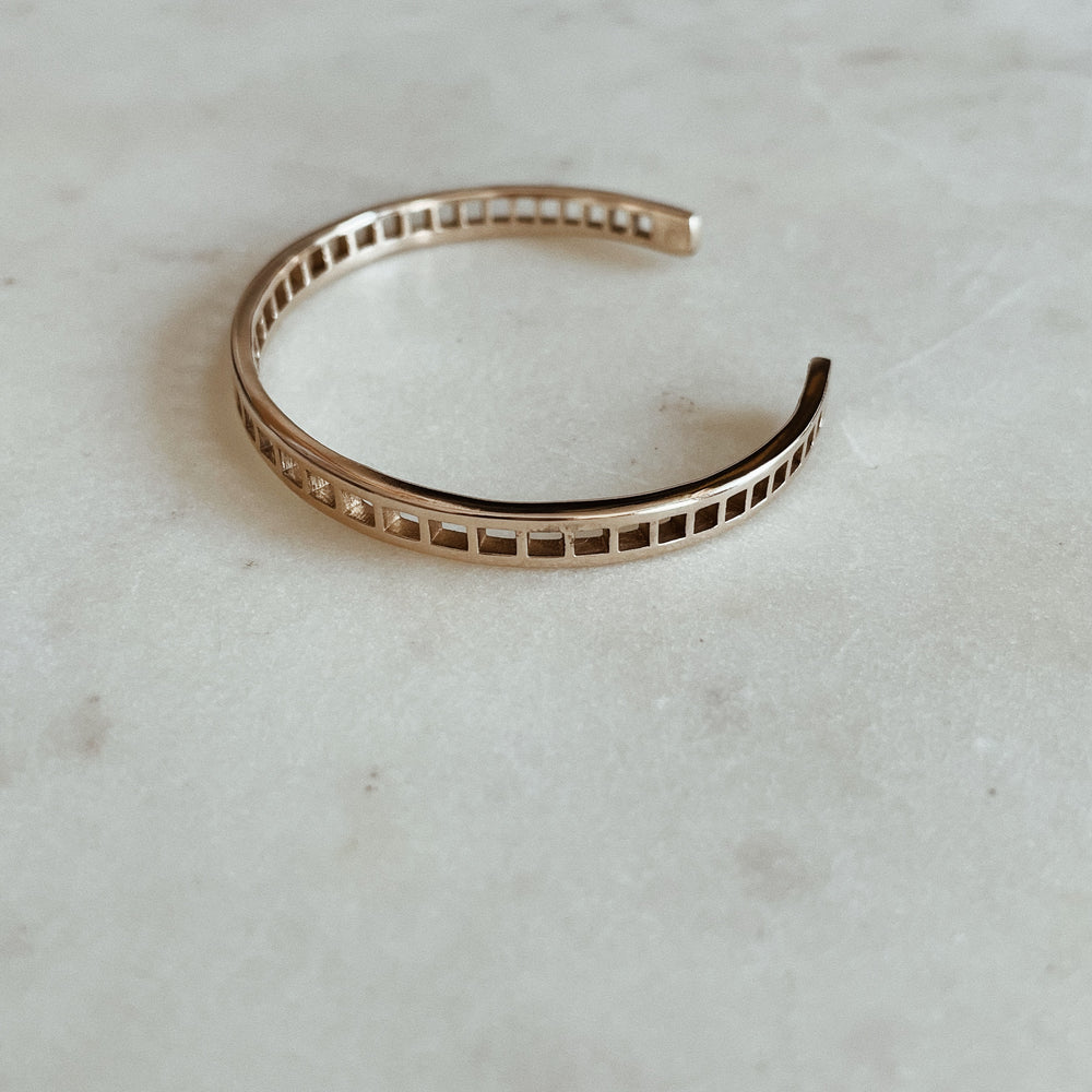 14K Gold Grid Pattern Bracelet