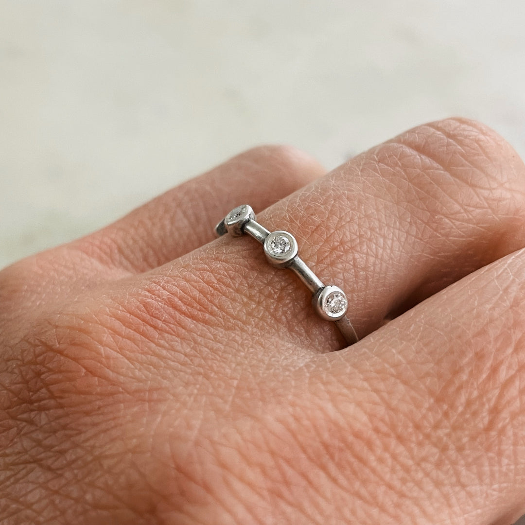 DOT TO DOT RING + DIAMOND