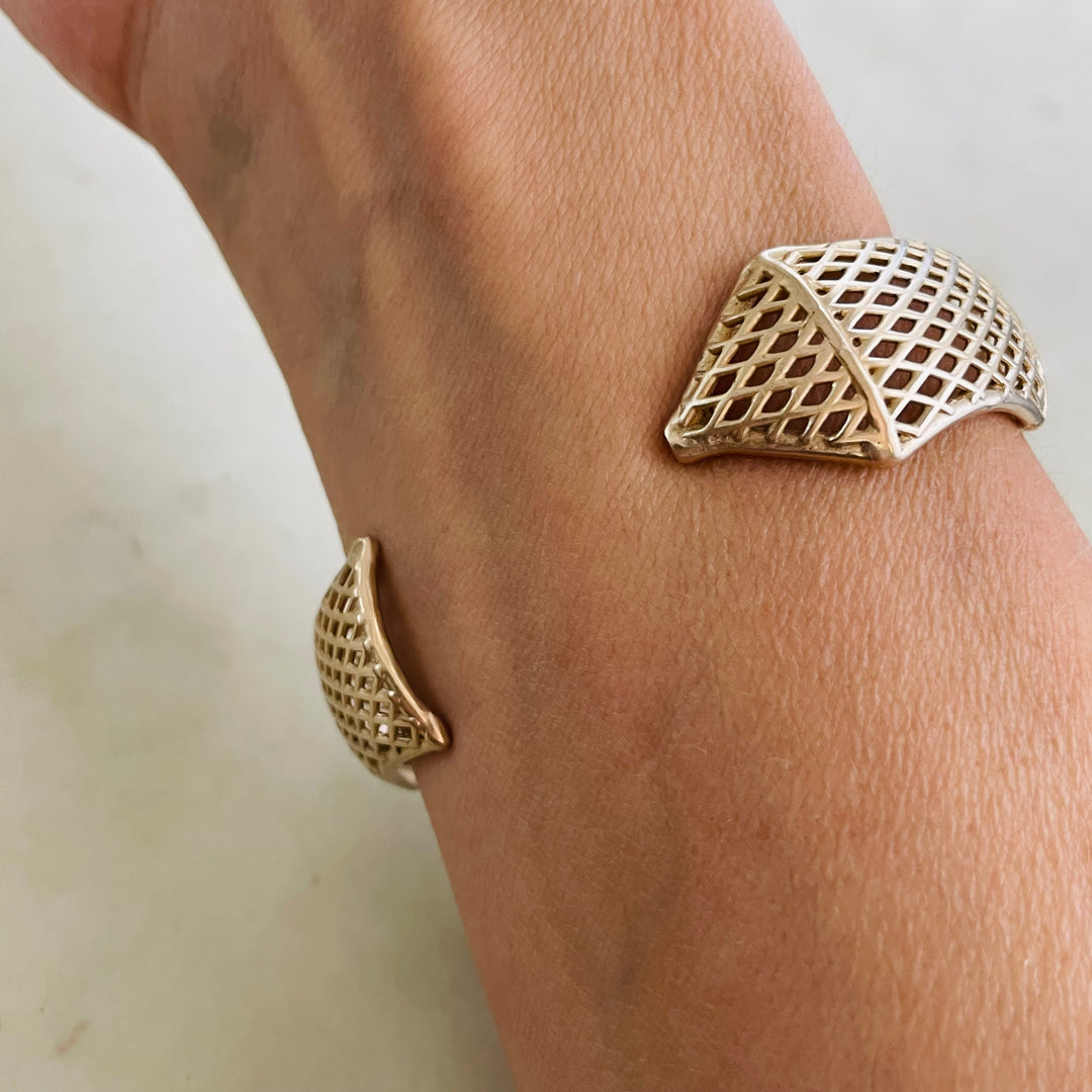 MIMOSA Handcrafted Hoop Net Bracelet In Bronze