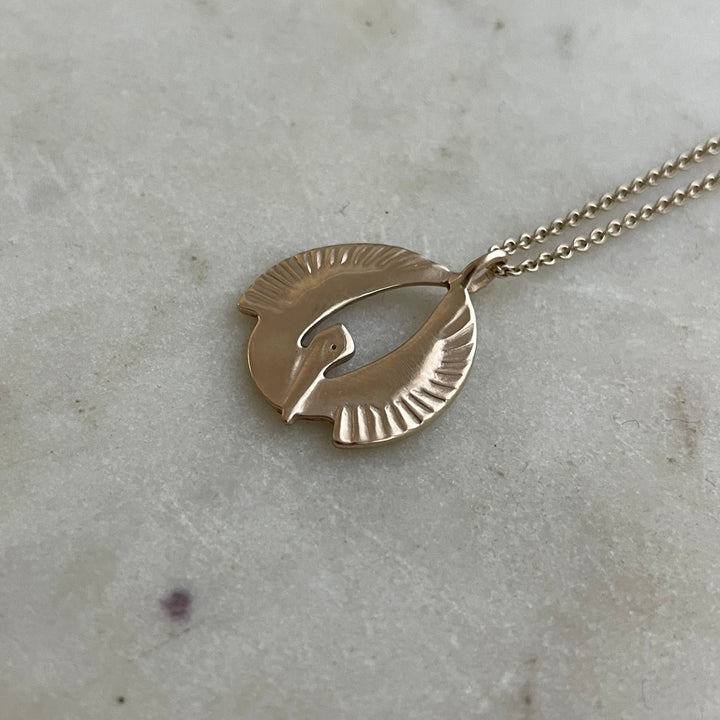 14K GOLD PELICAN RISING PENDANT — SMALL