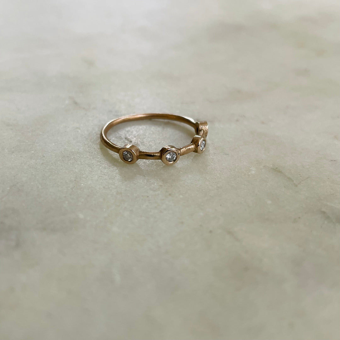 DOT TO DOT RING + DIAMOND