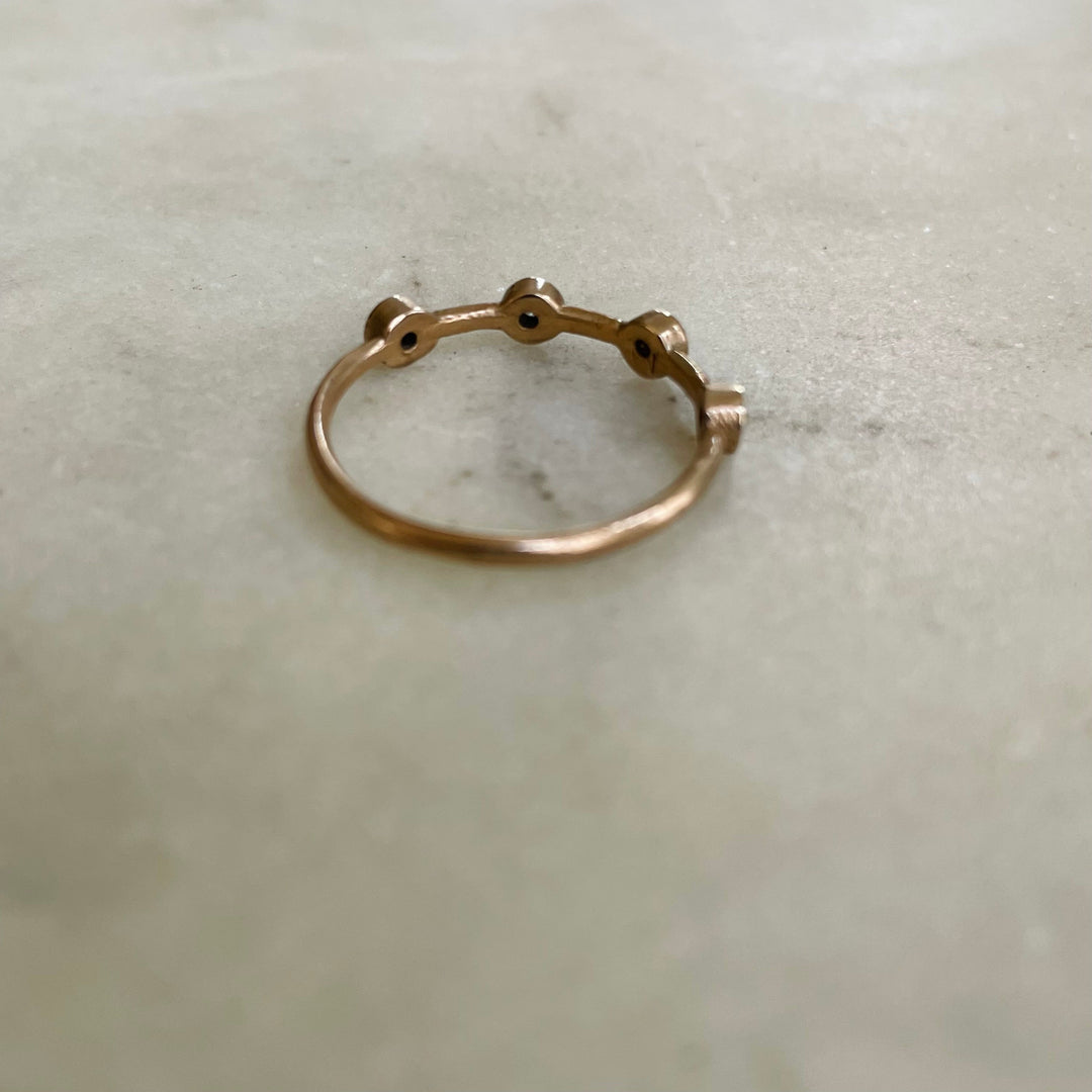 DOT TO DOT RING + DIAMOND
