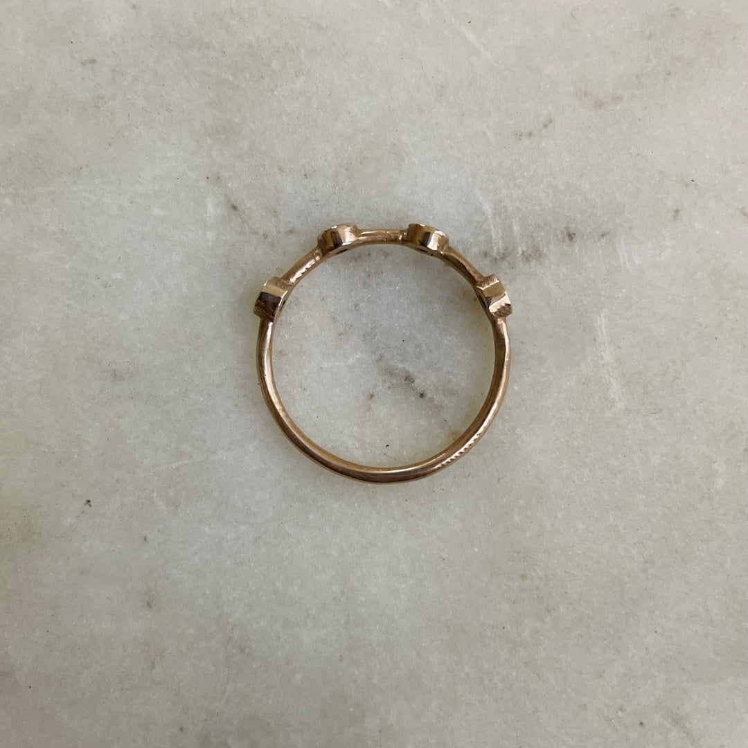 DOT TO DOT RING + DIAMOND