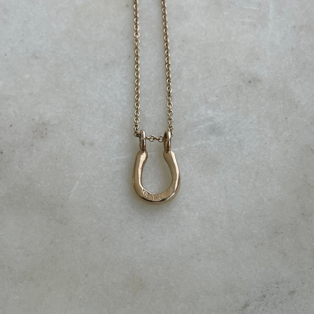 14K GOLD HORSESHOE PENDANT