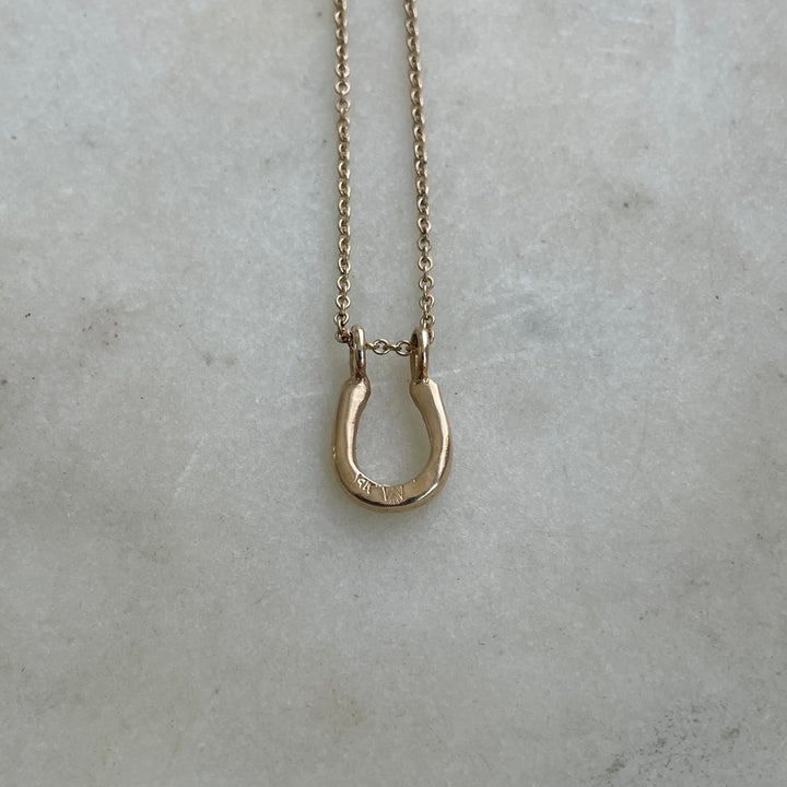 14K GOLD HORSESHOE PENDANT