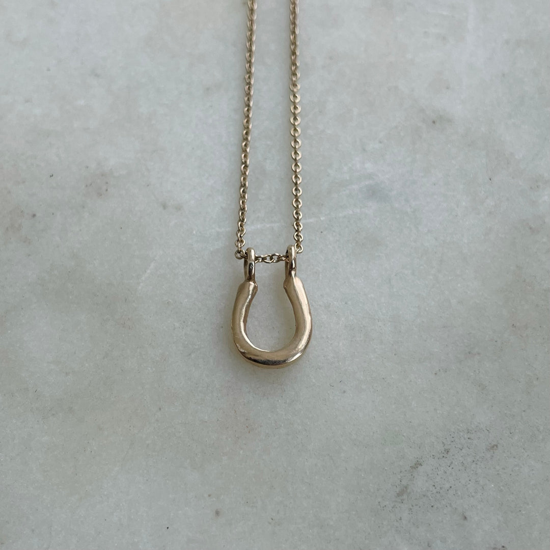 14K GOLD HORSESHOE PENDANT