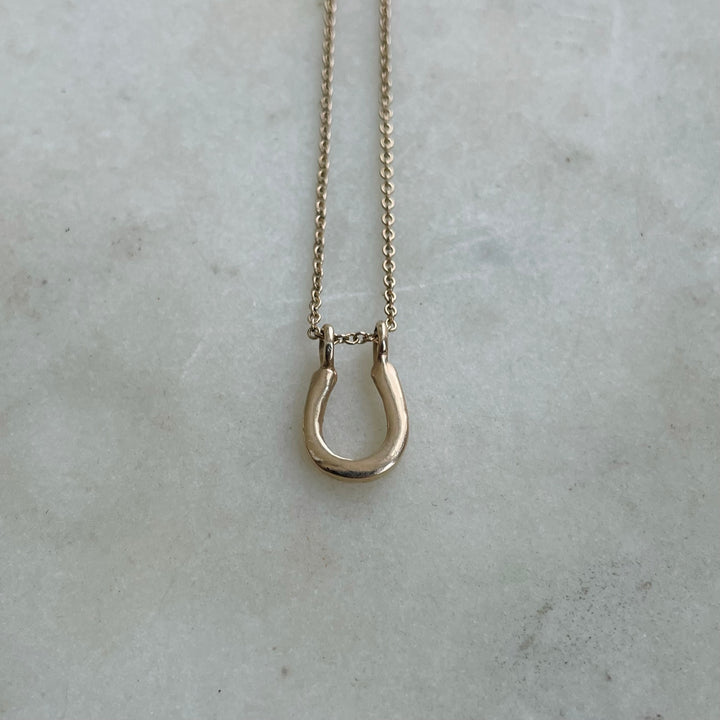 14K GOLD HORSESHOE PENDANT