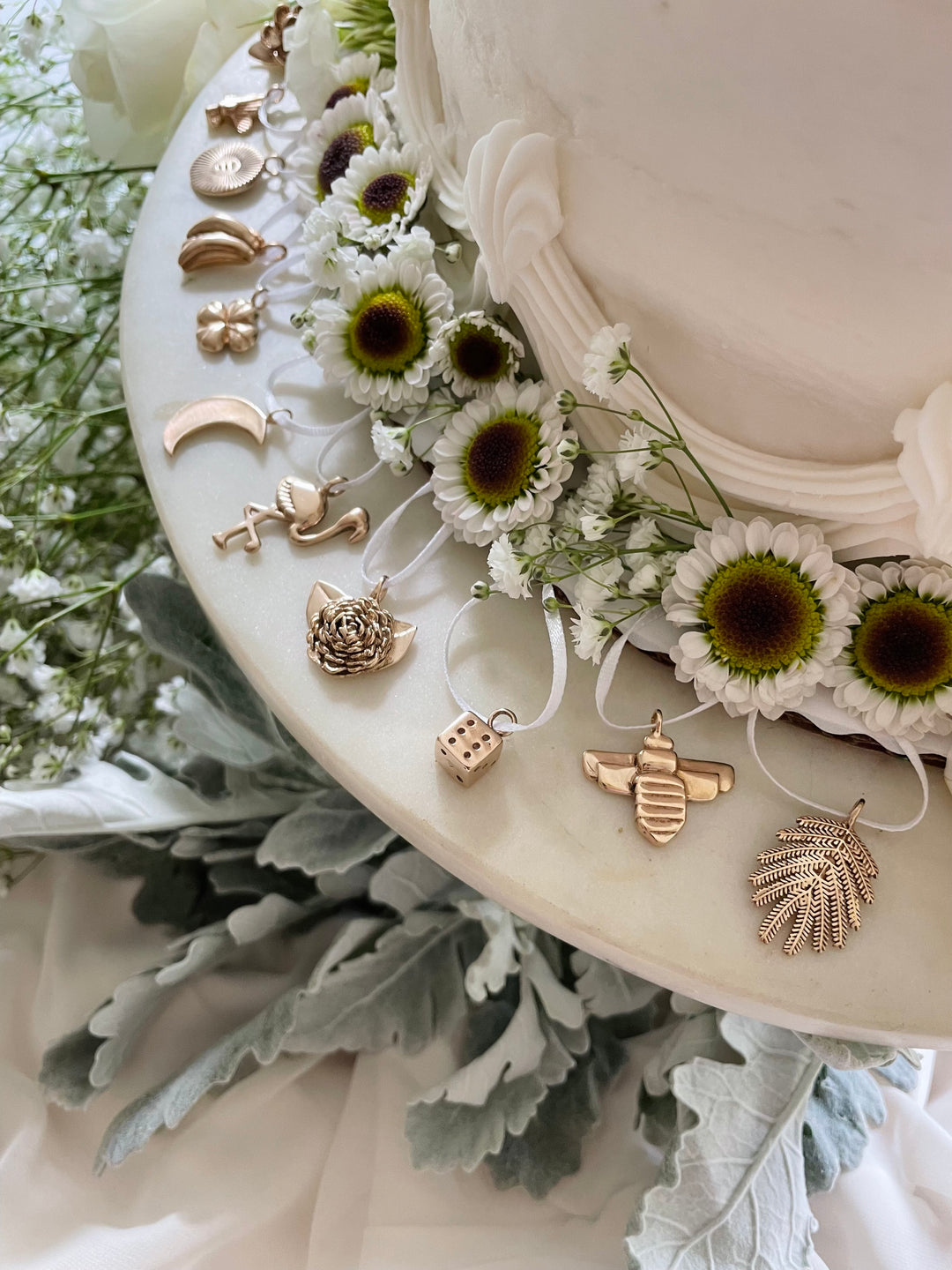 MIMOSA Handcrafted Pendants Are Used As Wedding Cake Pulls