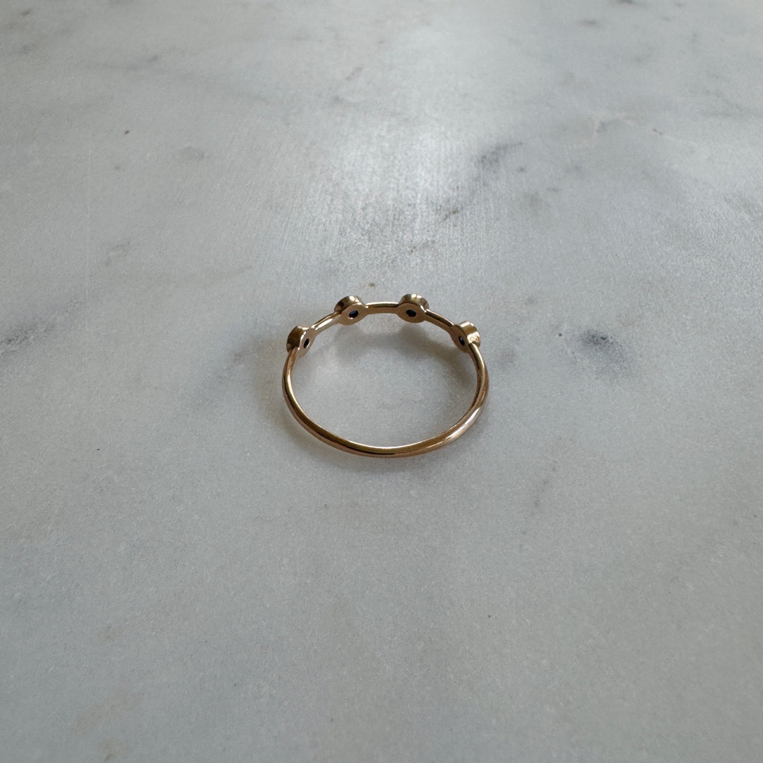 DOT TO DOT RING + SAPPHIRE