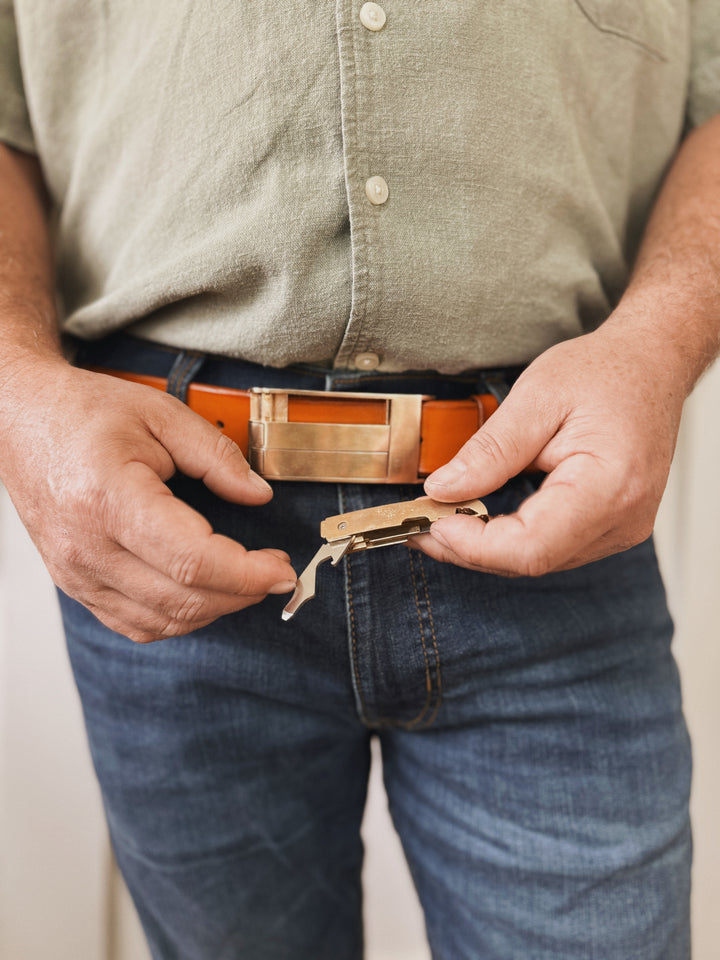 THE BELT BUCKLE