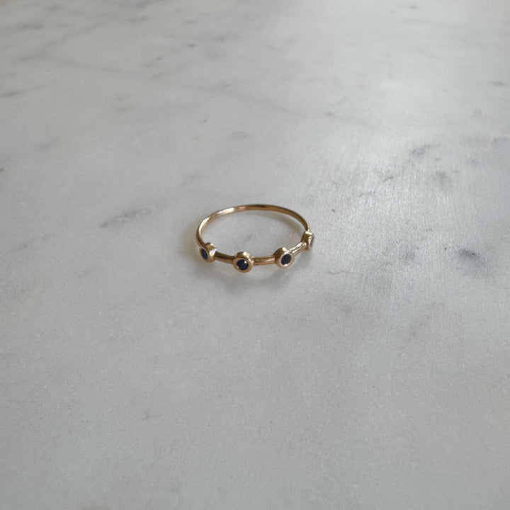 DOT TO DOT RING + SAPPHIRE