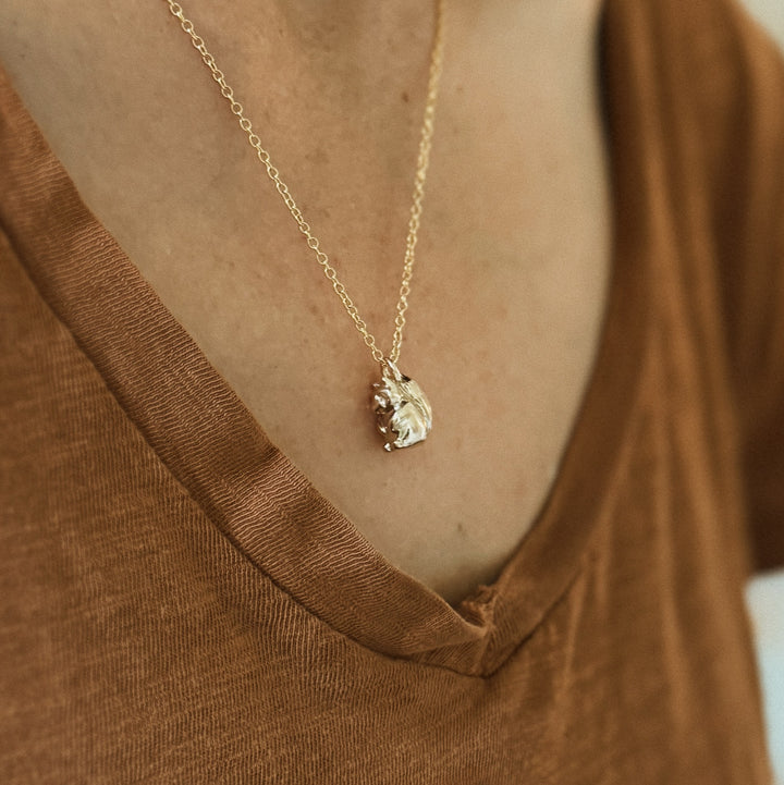 Raccoon necklace in bronze 