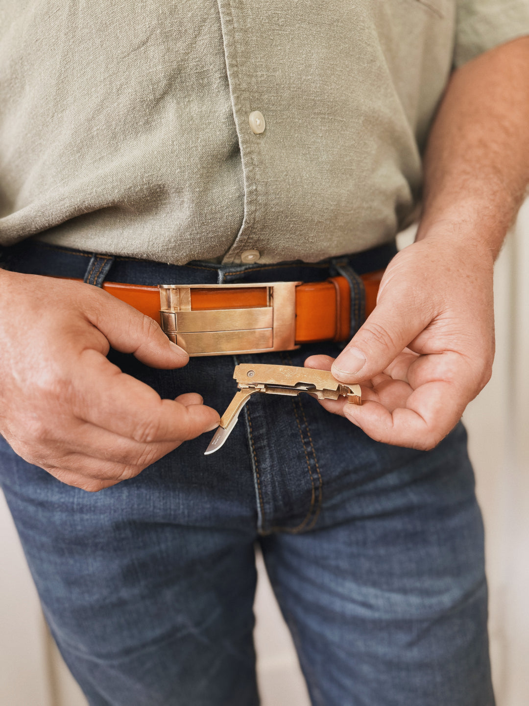 THE BELT BUCKLE