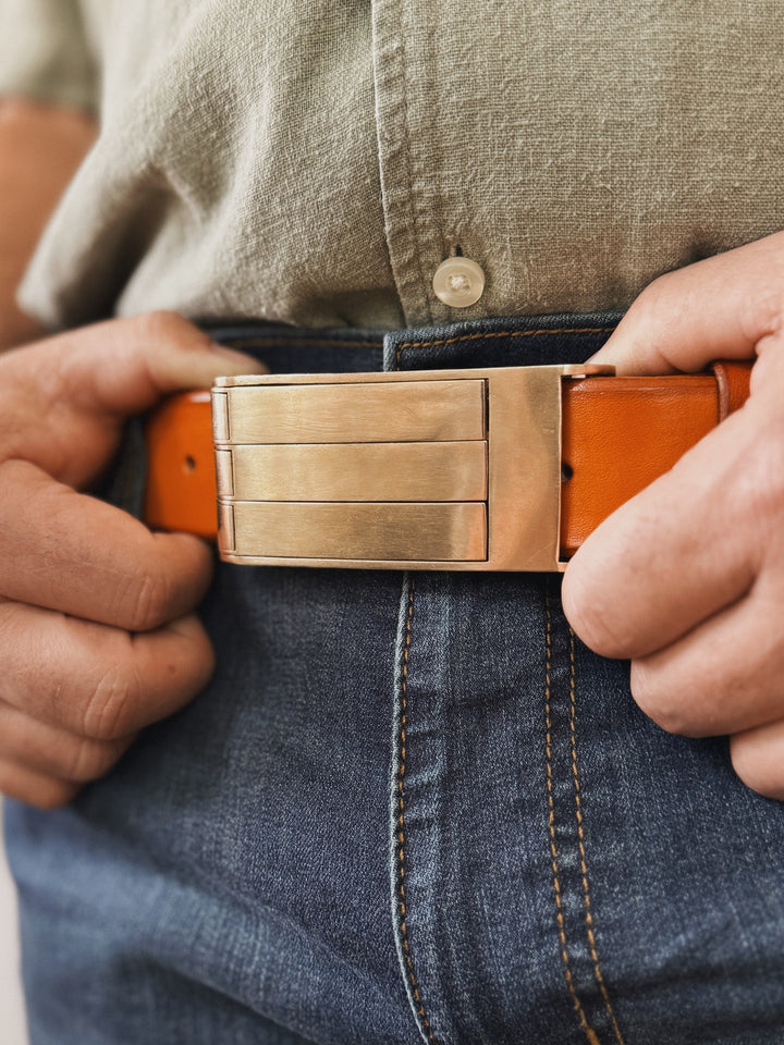 THE BELT BUCKLE