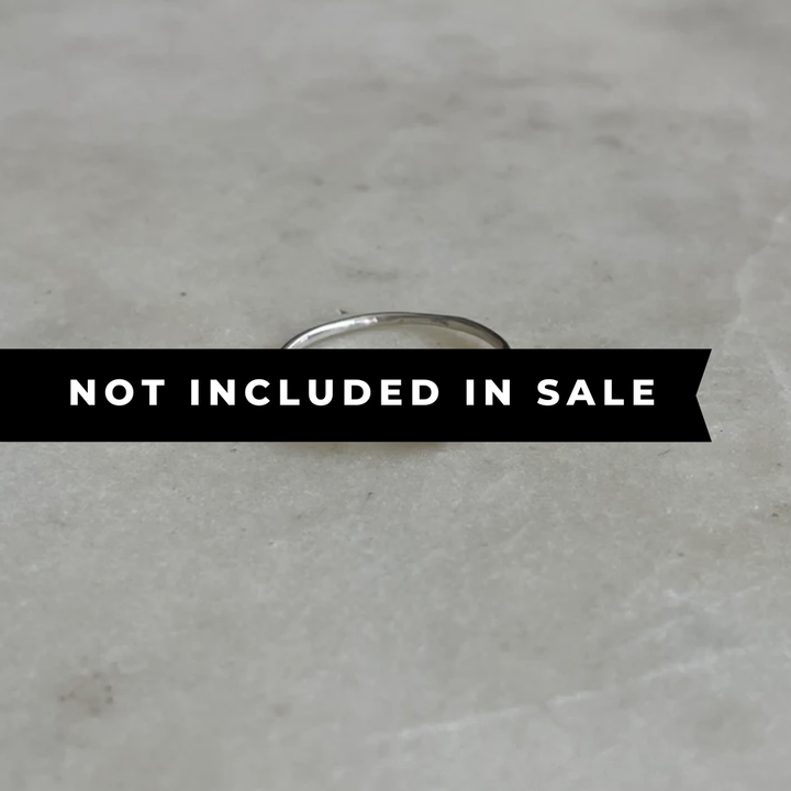 DOT TO DOT RING + EMERALD