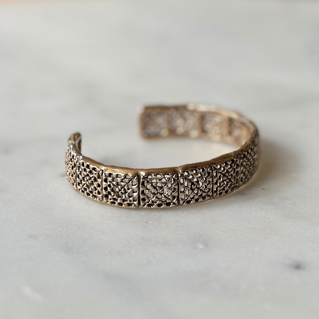 Handmade granny square bracelet in bronze by MIMOSA Handcrafted