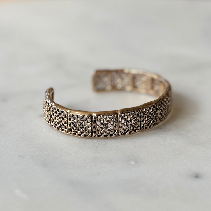 Handmade granny square bracelet in bronze by MIMOSA Handcrafted