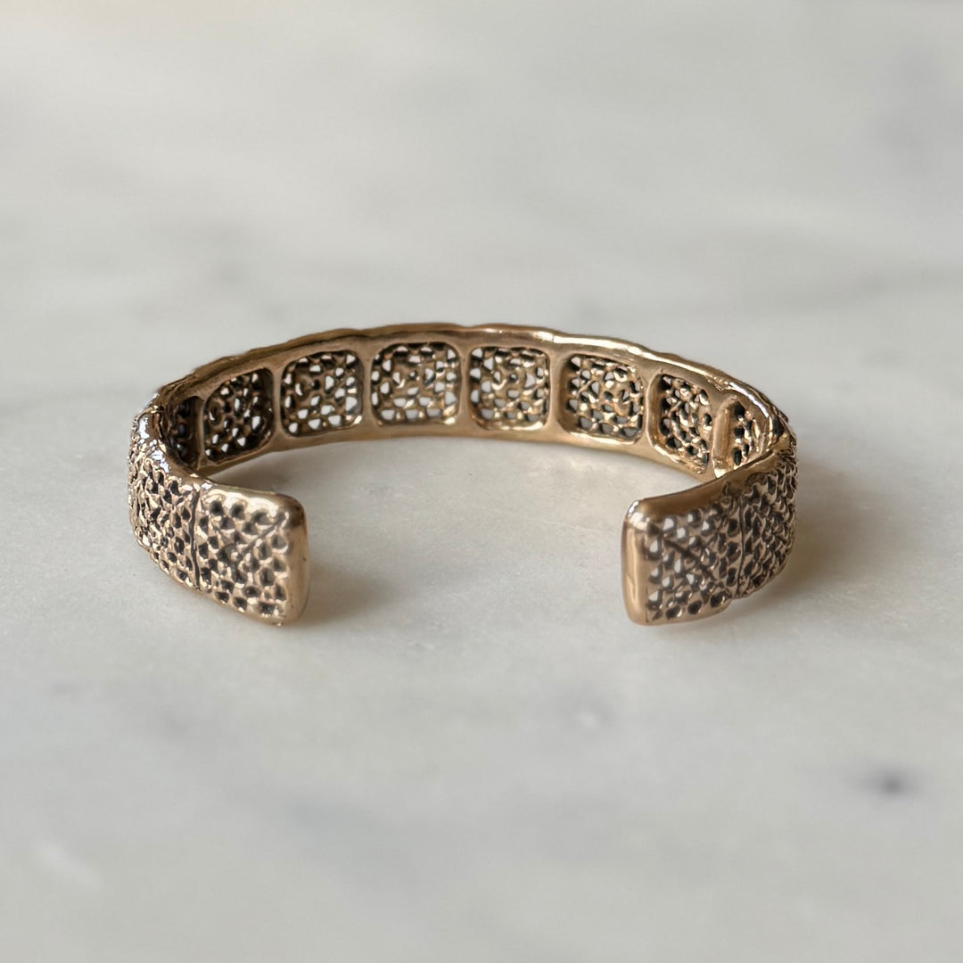 Handmade granny square bracelet in bronze by MIMOSA Handcrafted