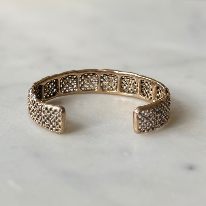 Handmade granny square bracelet in bronze by MIMOSA Handcrafted