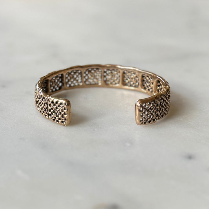 Handmade granny square bracelet in bronze by MIMOSA Handcrafted