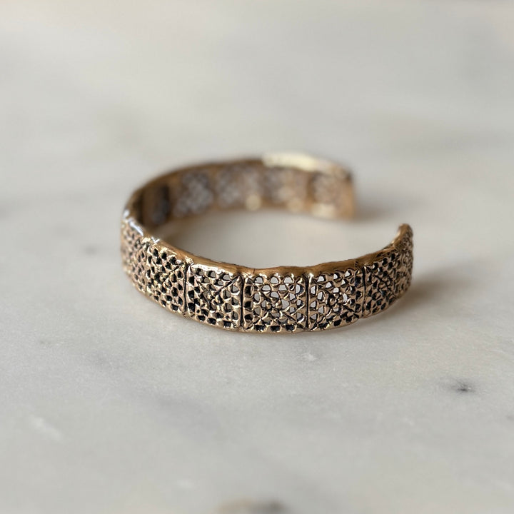Handmade granny square bracelet in bronze by MIMOSA Handcrafted