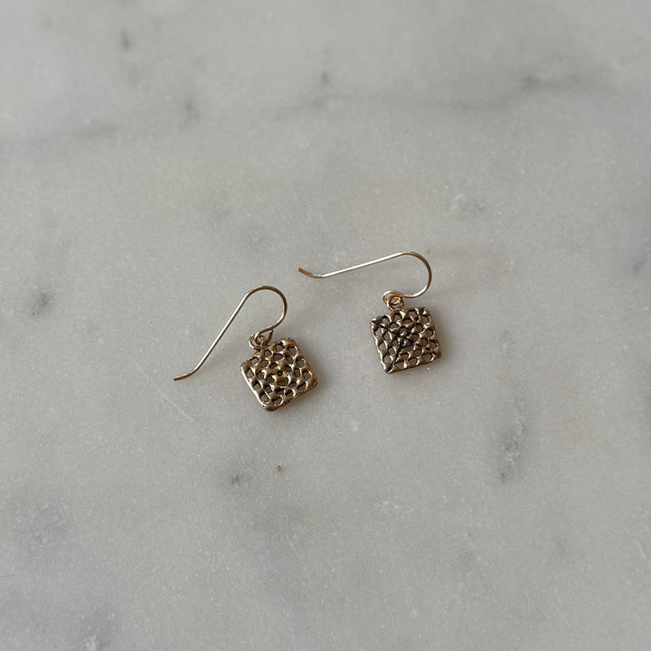 Back of handmade granny square earrings in bronze by MIMOSA Handcrafted