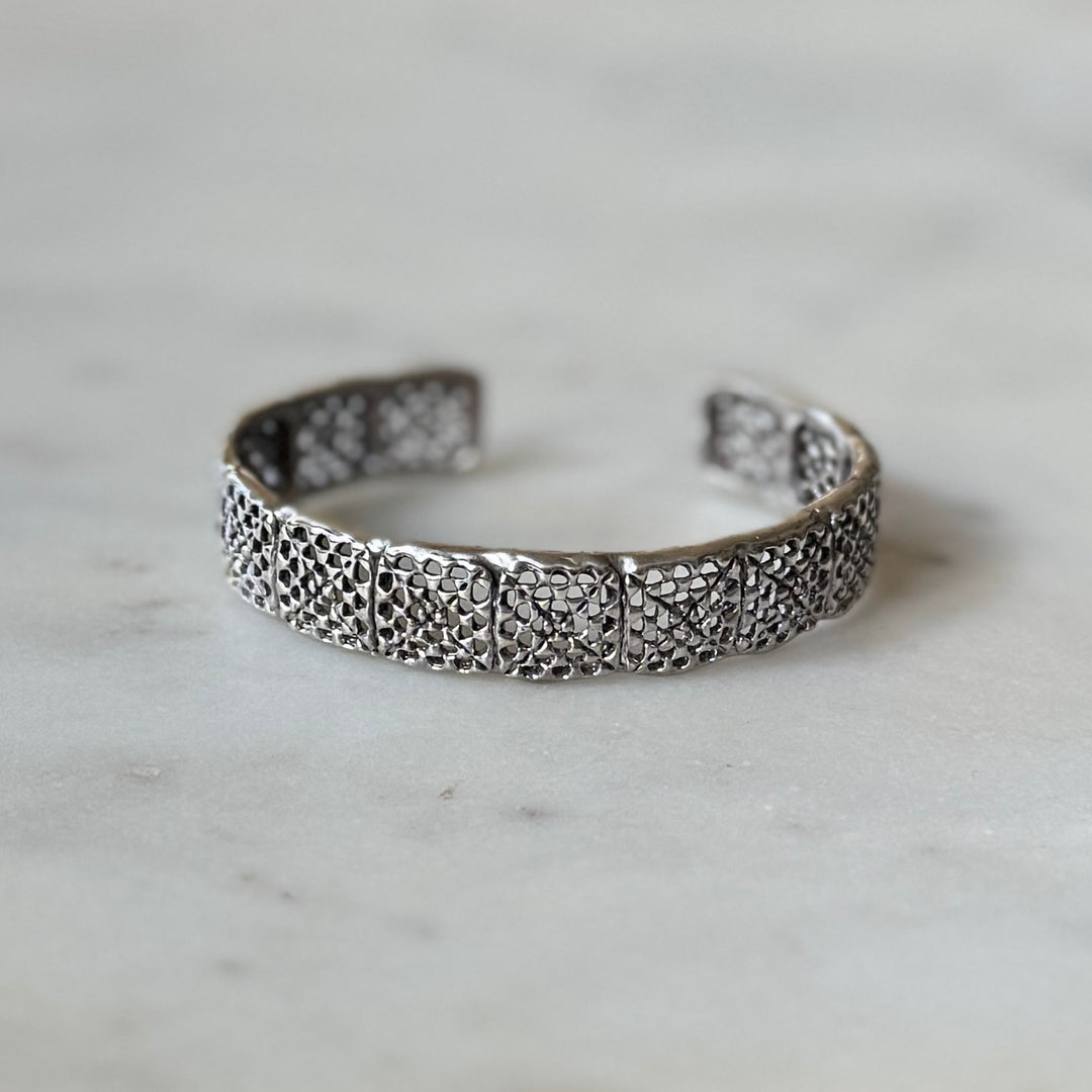 Handmade granny square bracelet in sterling silver by MIMOSA Handcrafted