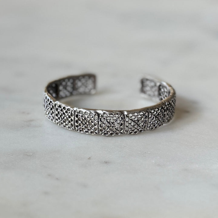 Handmade granny square bracelet in sterling silver by MIMOSA Handcrafted