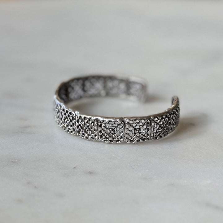 Handmade granny square bracelet in sterling silver by MIMOSA Handcrafted