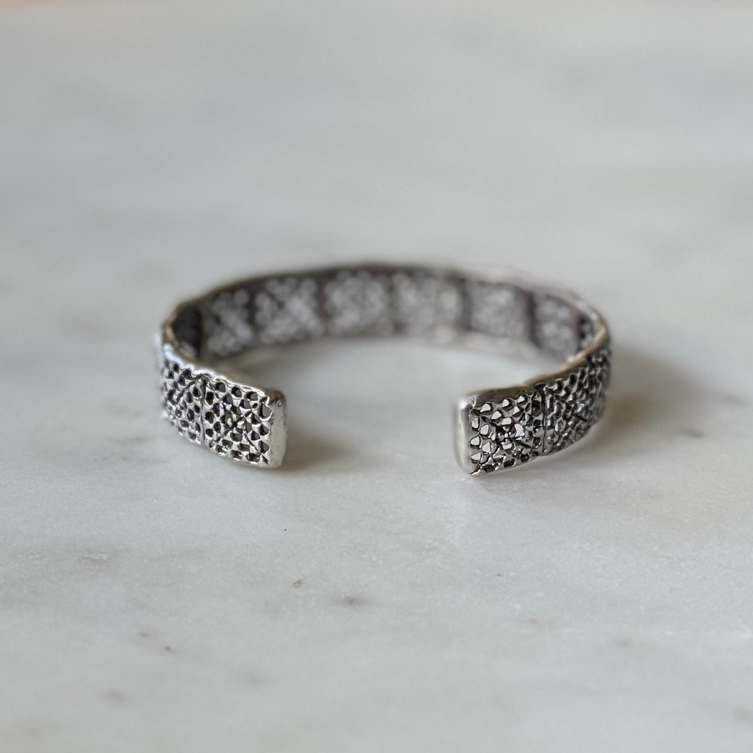 Handmade granny square bracelet in sterling silver by MIMOSA Handcrafted