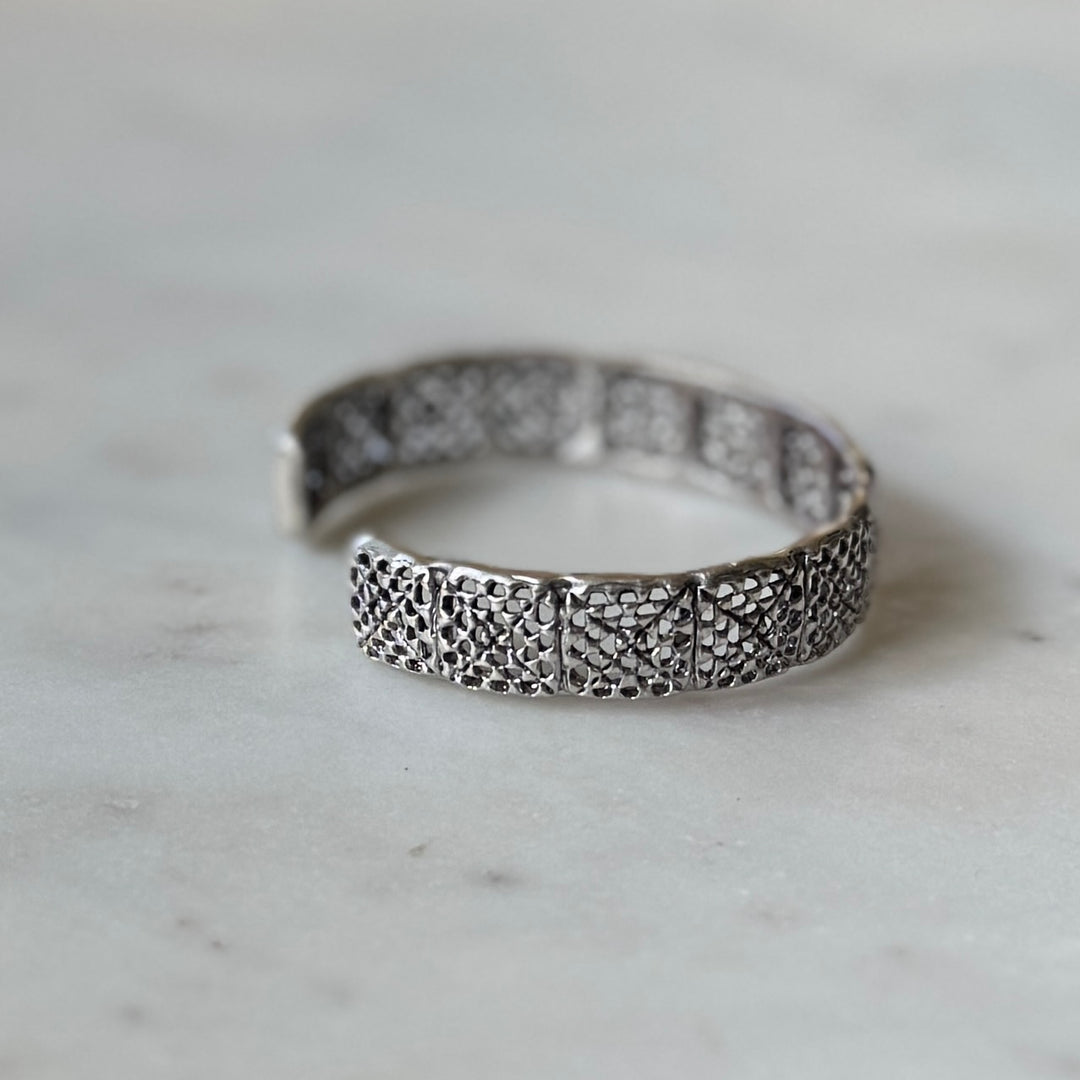 Handmade granny square bracelet in sterling silver by MIMOSA Handcrafted