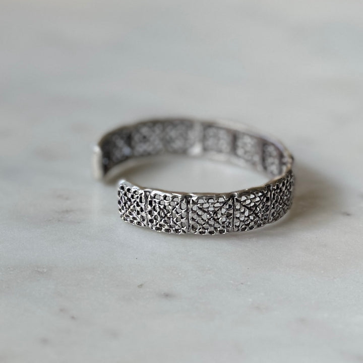 Handmade granny square bracelet in sterling silver by MIMOSA Handcrafted