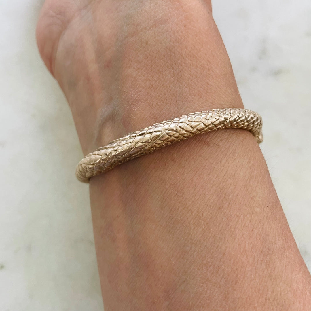 Person wearing the Snake Bracelet in Bronze