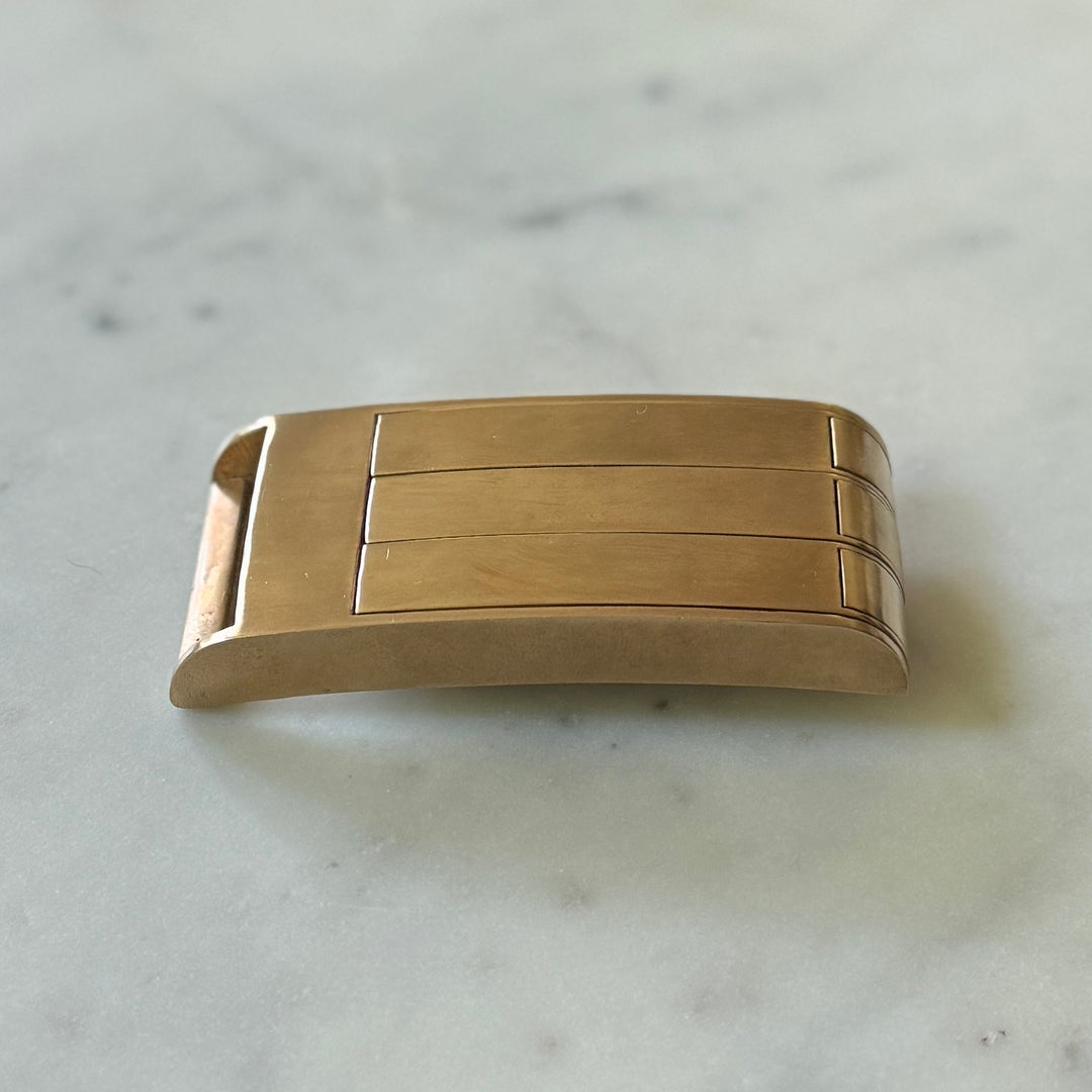 THE BELT BUCKLE