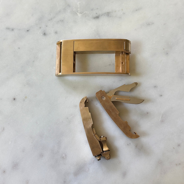 THE BELT BUCKLE