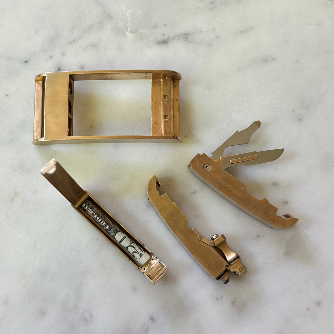 THE BELT BUCKLE