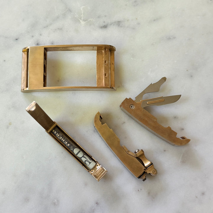 THE BELT BUCKLE
