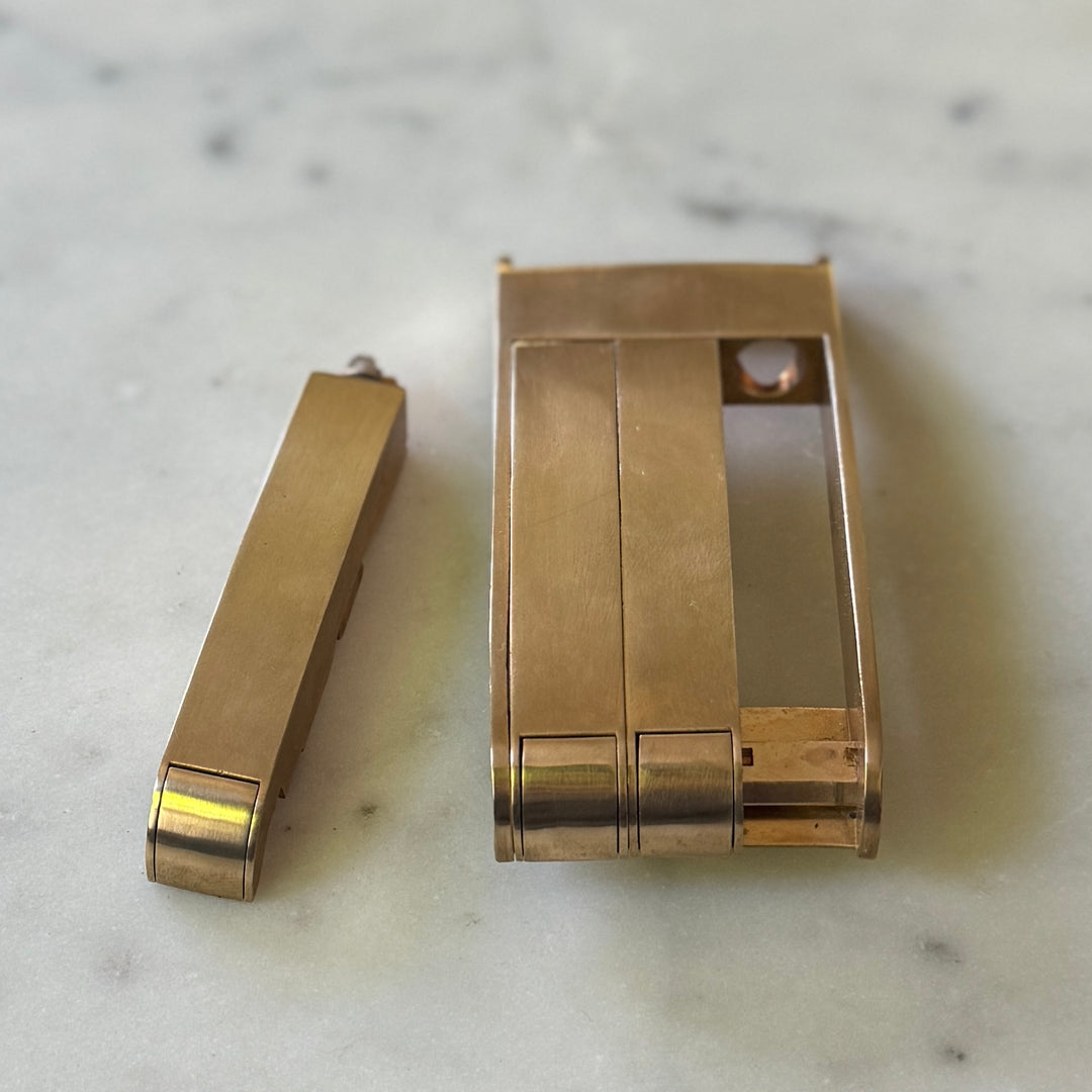THE BELT BUCKLE
