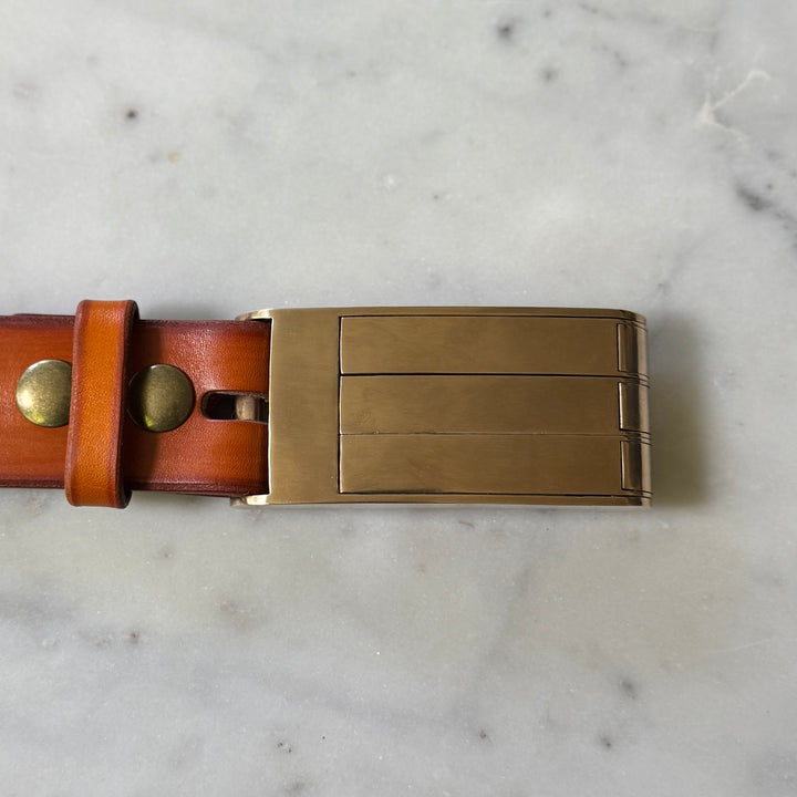 THE BELT BUCKLE