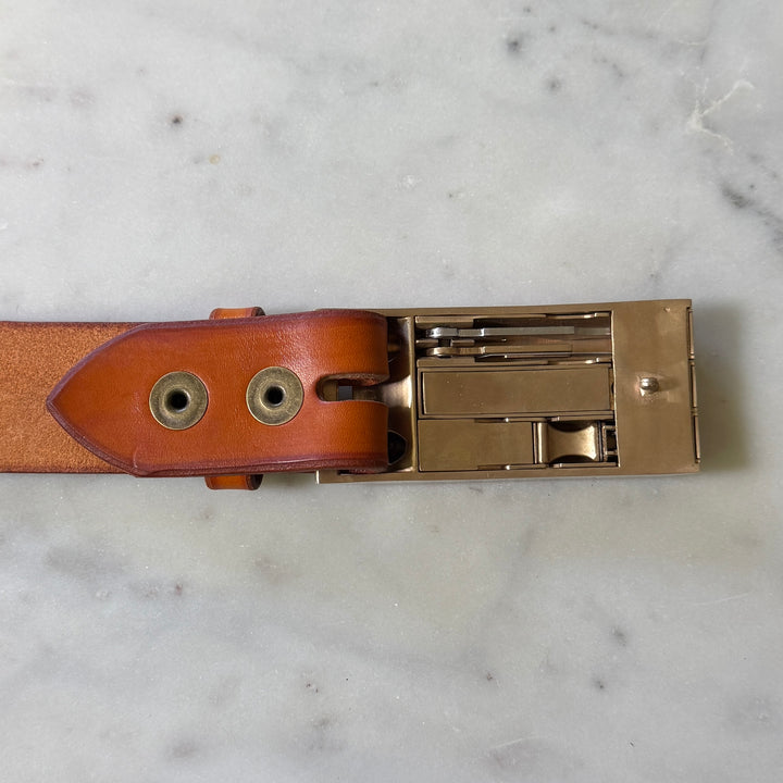 THE BELT BUCKLE