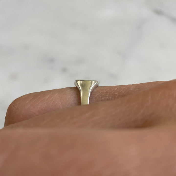 Round engravable signet ring in sterling silver