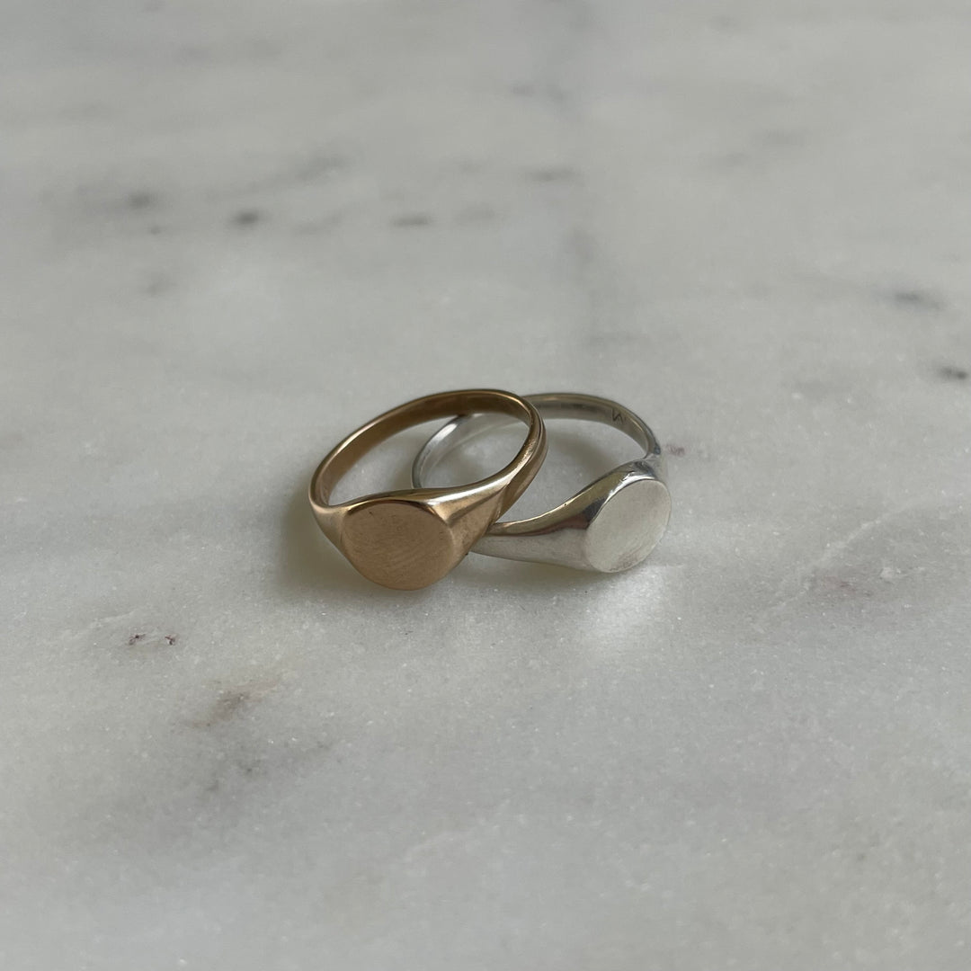 Round engravable signet ring in bronze and sterling silver