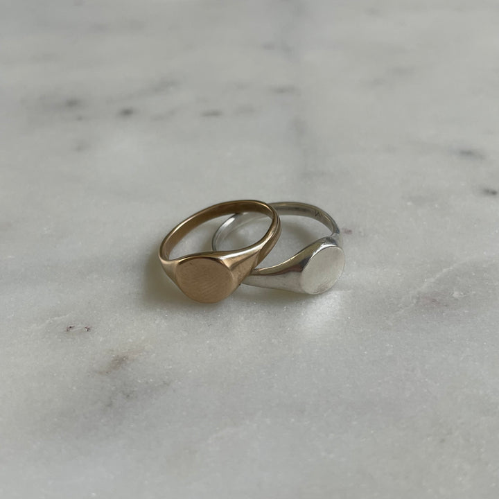 Round engravable signet ring in bronze and sterling silver