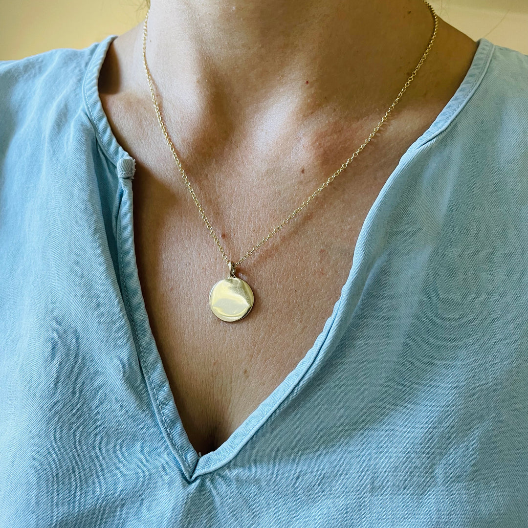Small engravable pendant in bronze