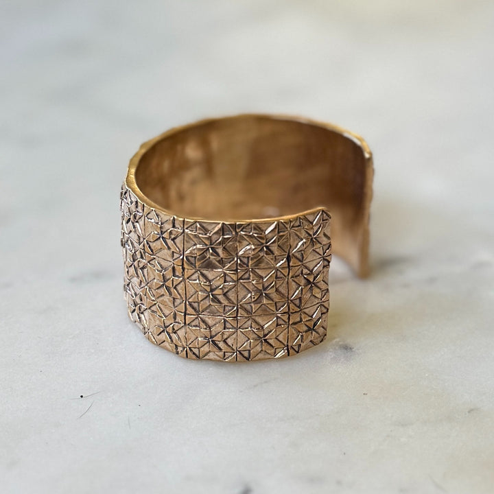 Handmade 3-row quilt bracelet in bronze by MIMOSA Handcrafted