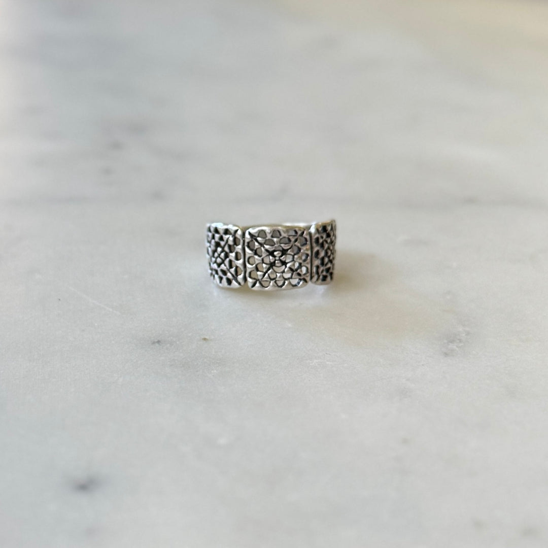 Handmade granny square ring in sterling silver by MIMOSA Handcrafted