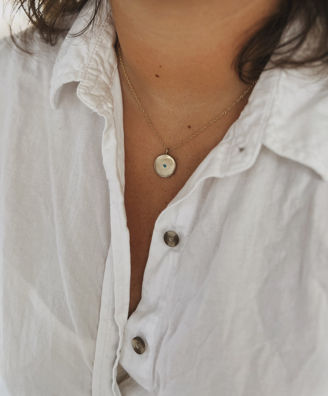 Woman Wears the Minimal Circle Stone Pendant with Turquoise