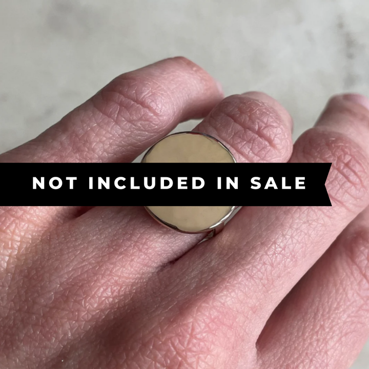 MINIMAL CIRCLE PERIDOT RING — ONE OF A KIND