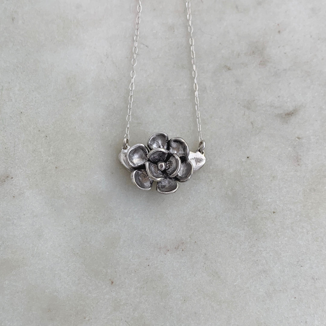 MAGNOLIA DOUBLE ATTACHED NECKLACE